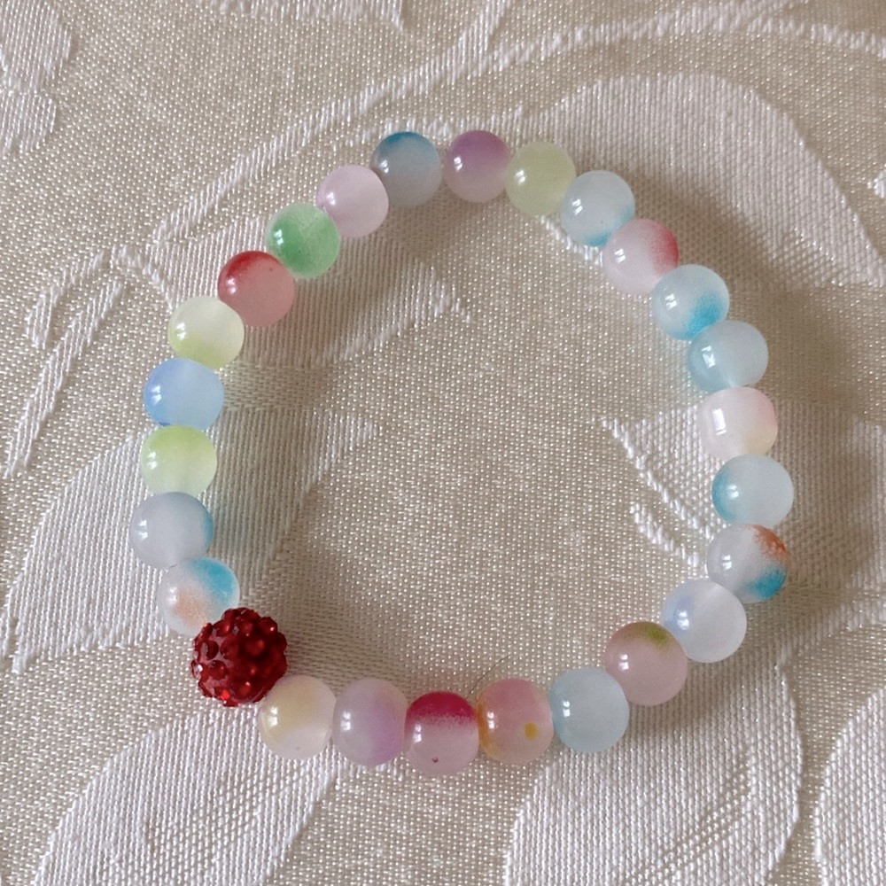 Colorful marble stackable 8mm beaded bracelet with red crystal accent bead